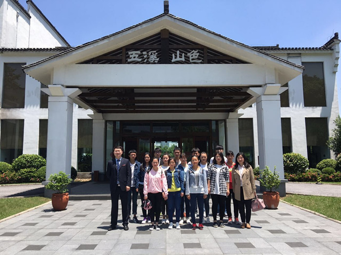 各组实训生以及带队与挂职老师均按时奔赴企业_70519.jpg 各组实训生以及带队与挂职老师均按时奔赴企业.jpg