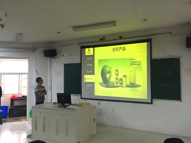 20160521招聘会-4_21546.jpg